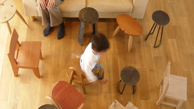 スタジオユタカ、小さい椅子