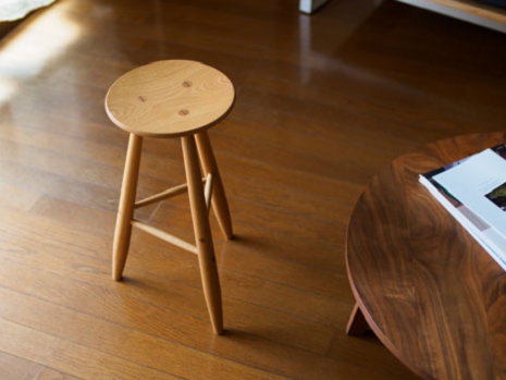 スタジオユタカ よこぐもスツール